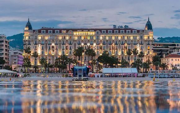 Les hôtels avec piscine à Cannes : vivez des vacances rafraichissantes
