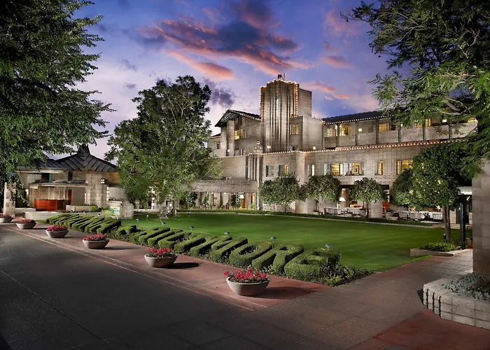 Best Phoenix Hotels Offering Free Parking