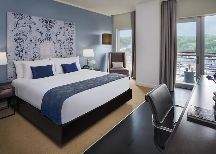 Top Kansas City Missouri Hotels Near I-70